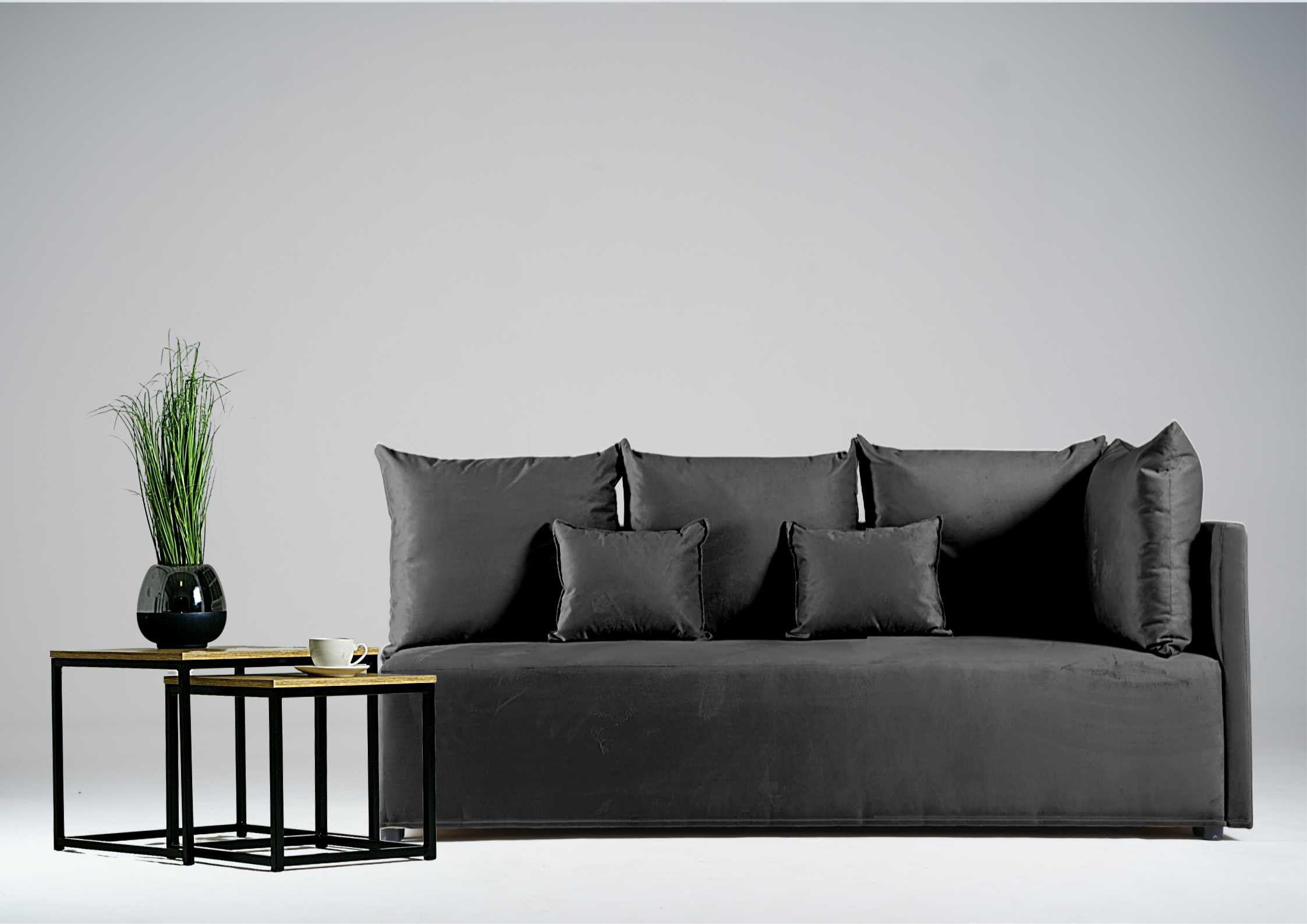 Grafitowa sofa do salonu 